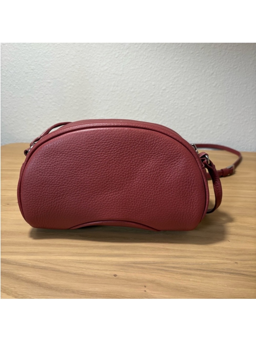 Behno Red Rosewood Pebble Leather Elizabeth Crossbody Camera Bag - Picture 3 of 12